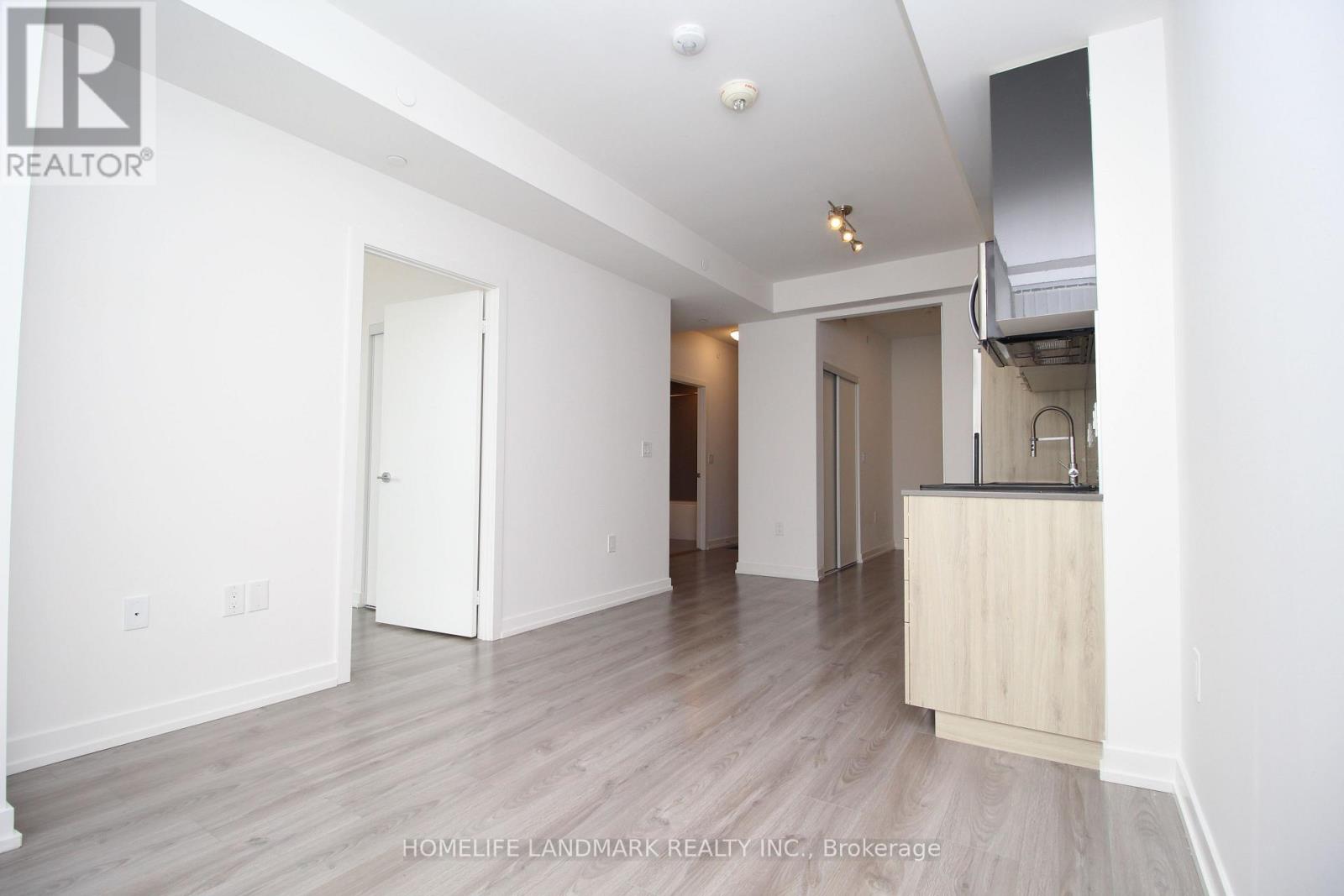 310 - 10 De Boers Drive, Toronto, Ontario  M3J 0L6 - Photo 7 - W12821666