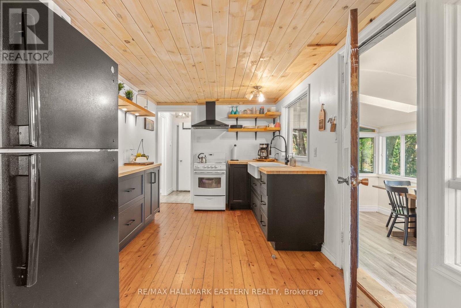 2335 Lakeside Road, Douro-Dummer, Ontario  K0L 2H0 - Photo 15 - X12821712