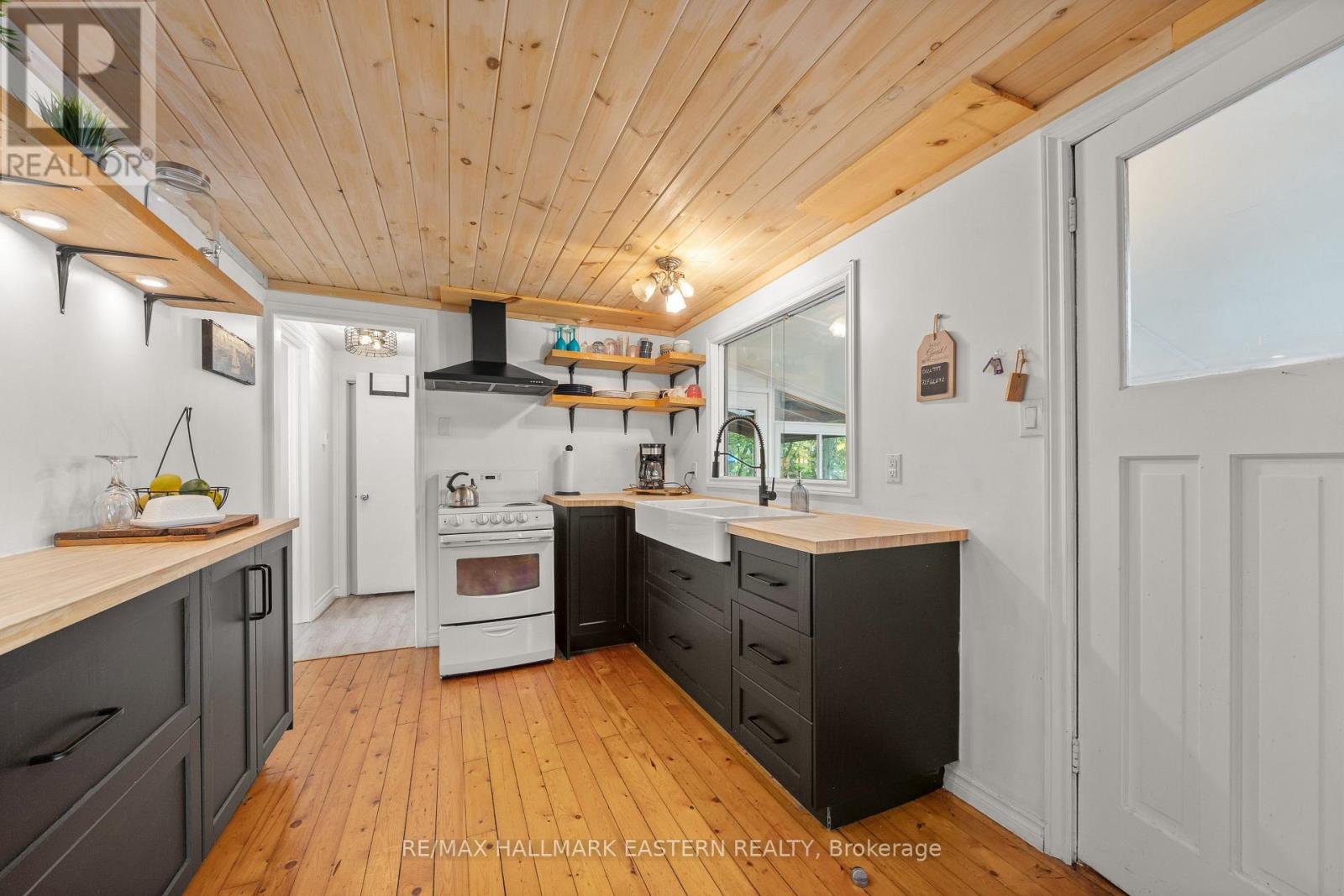 2335 Lakeside Road, Douro-Dummer, Ontario  K0L 2H0 - Photo 16 - X12821712