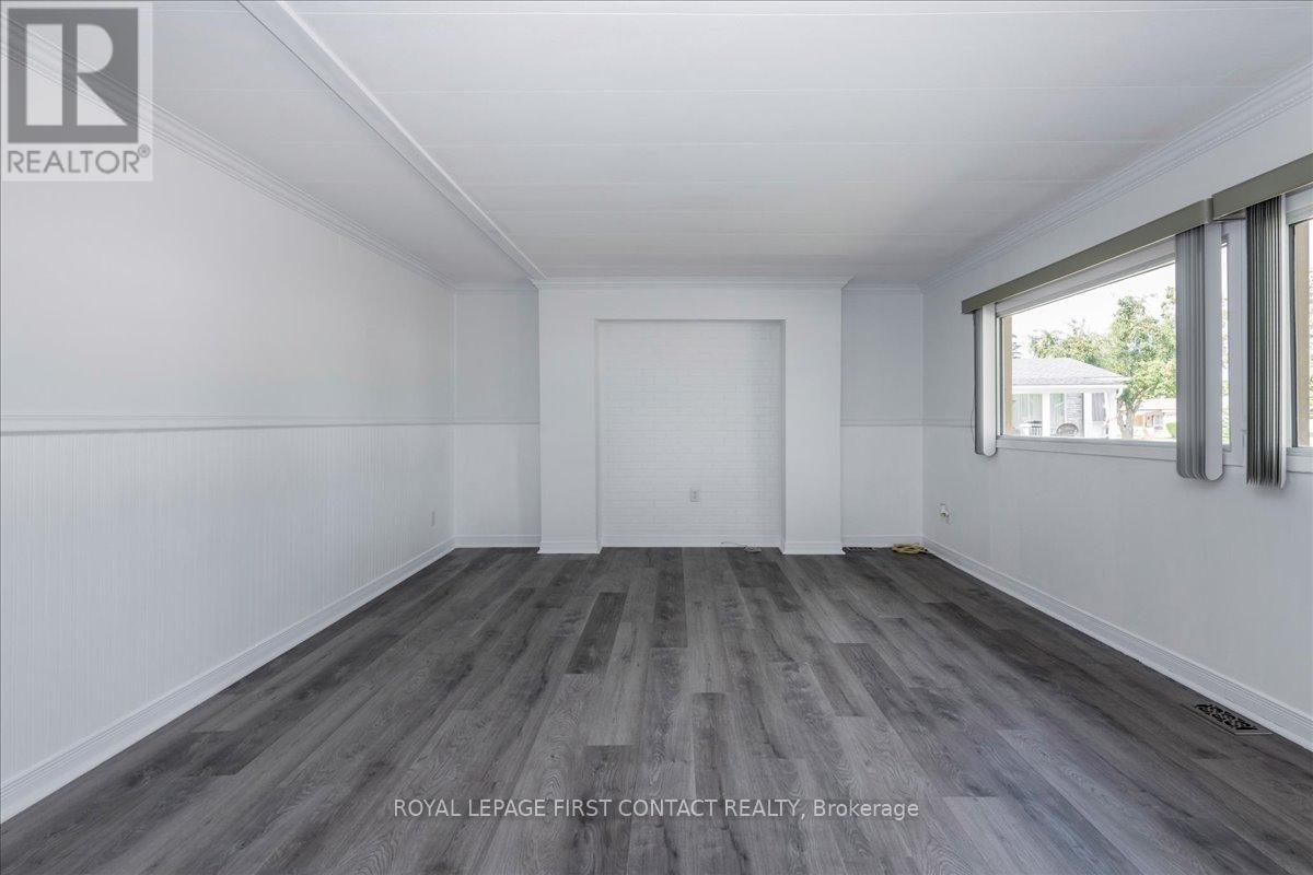 25 Hawthorne Drive, Innisfil, Ontario  L9S 1P1 - Photo 11 - N12821716