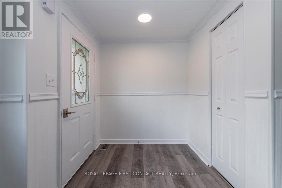 25 Hawthorne Drive, Innisfil, Ontario  L9S 1P1 - Photo 14 - N12821716