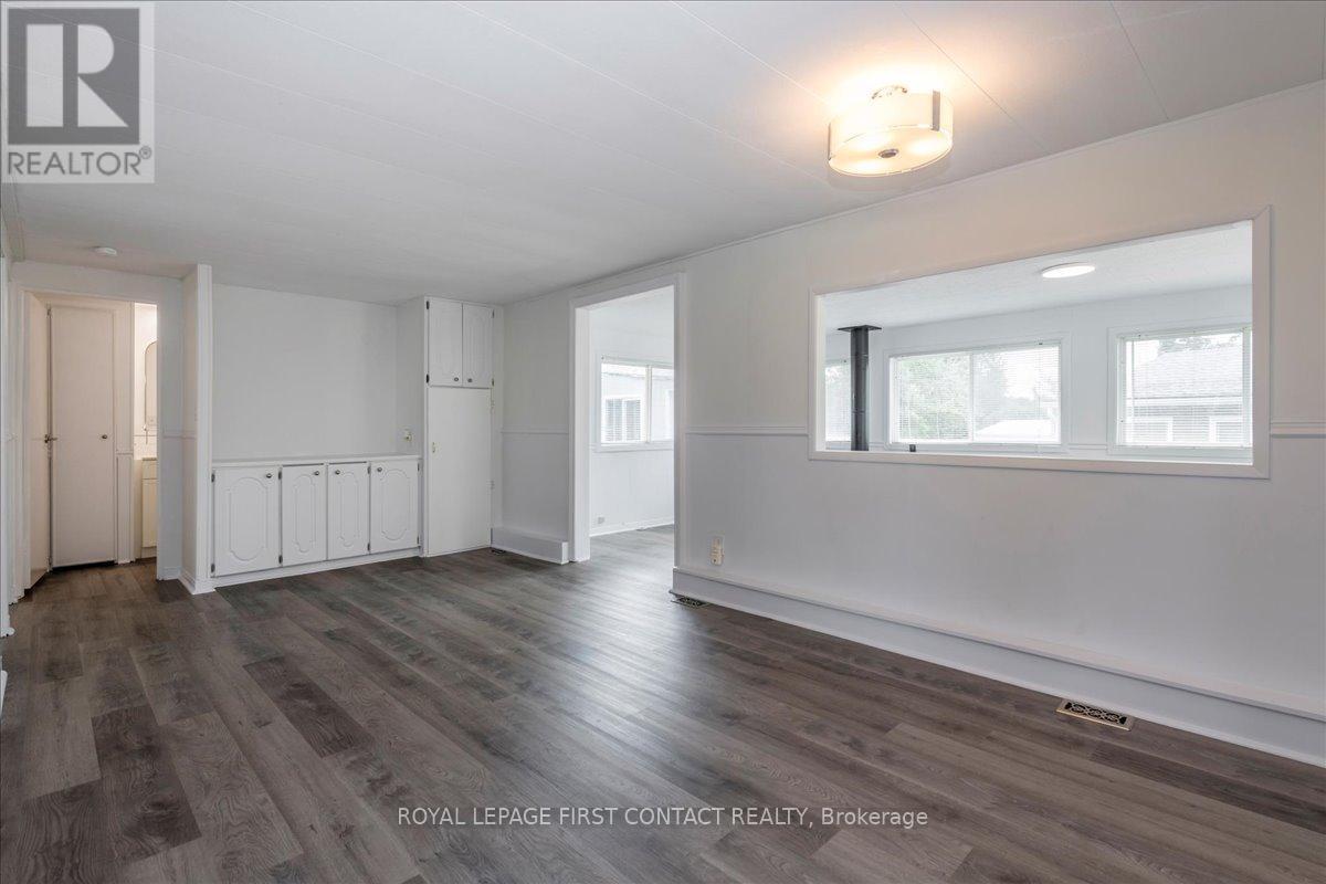 25 Hawthorne Drive, Innisfil, Ontario  L9S 1P1 - Photo 7 - N12821716