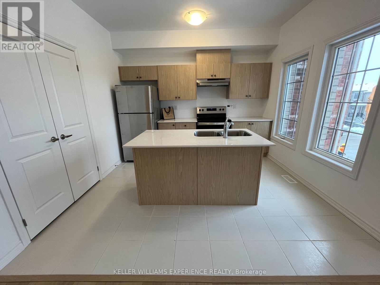 63 Harvest Crescent, Barrie, Ontario  L9J 0C2 - Photo 16 - S12821678