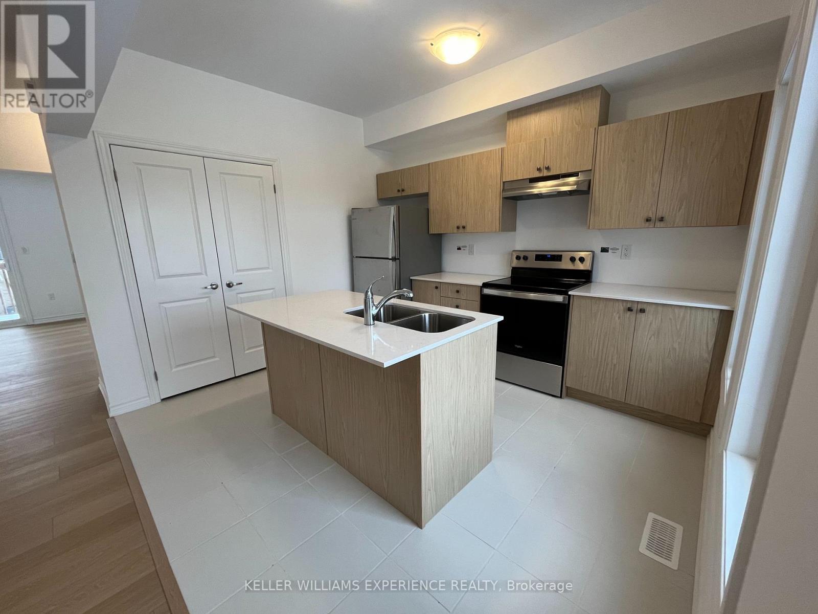 63 Harvest Crescent, Barrie, Ontario  L9J 0C2 - Photo 35 - S12821678