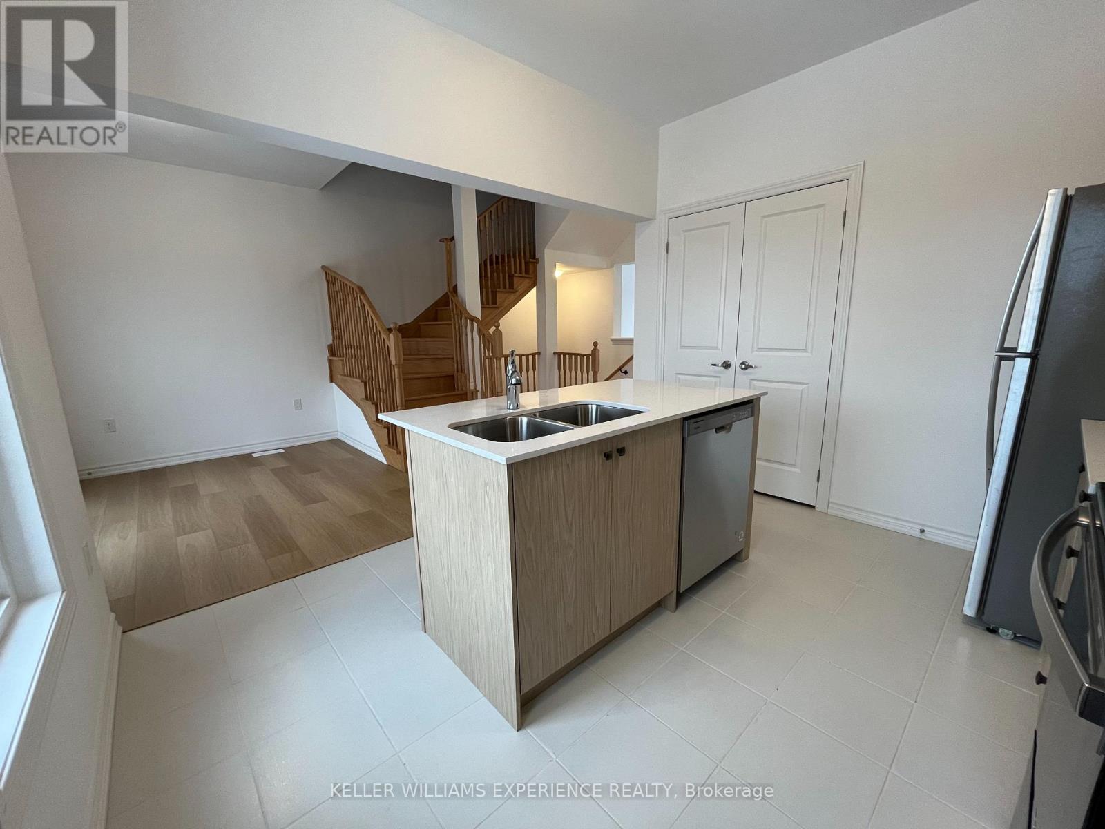 63 Harvest Crescent, Barrie, Ontario  L9J 0C2 - Photo 37 - S12821678