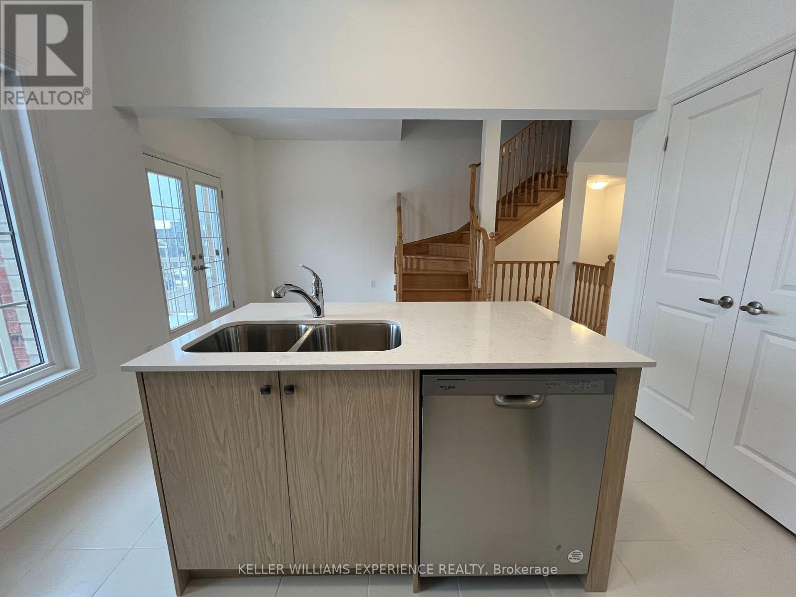 63 Harvest Crescent, Barrie, Ontario  L9J 0C2 - Photo 38 - S12821678