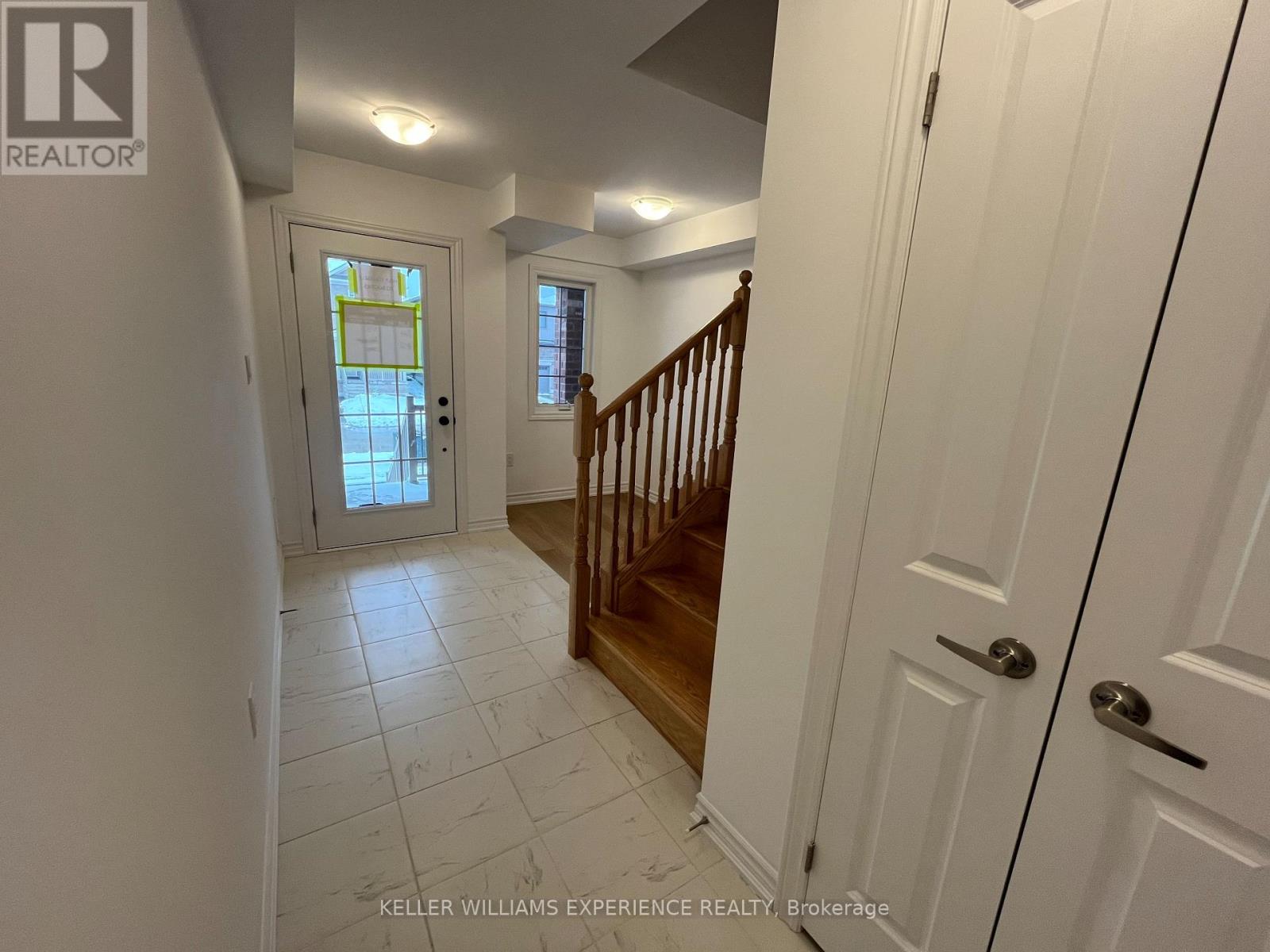 63 Harvest Crescent, Barrie, Ontario  L9J 0C2 - Photo 4 - S12821678