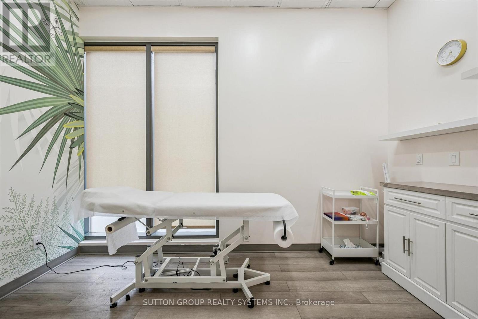 Unit 28 - 11 Bronte Road, Oakville (Br Bronte), Ontario  L6L 0E1 - Photo 2 - W12821676