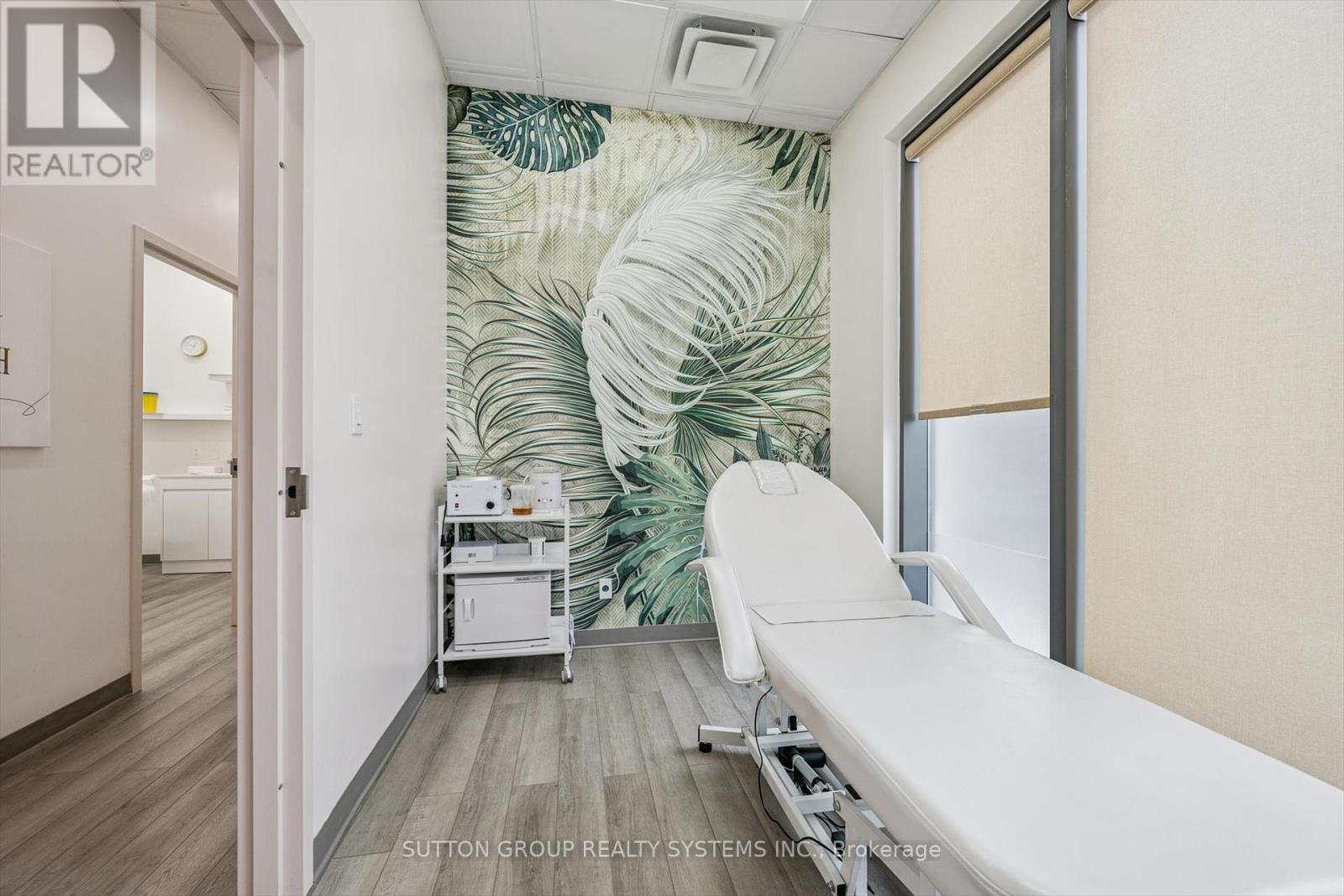 Unit 28 - 11 Bronte Road, Oakville (Br Bronte), Ontario  L6L 0E1 - Photo 4 - W12821676