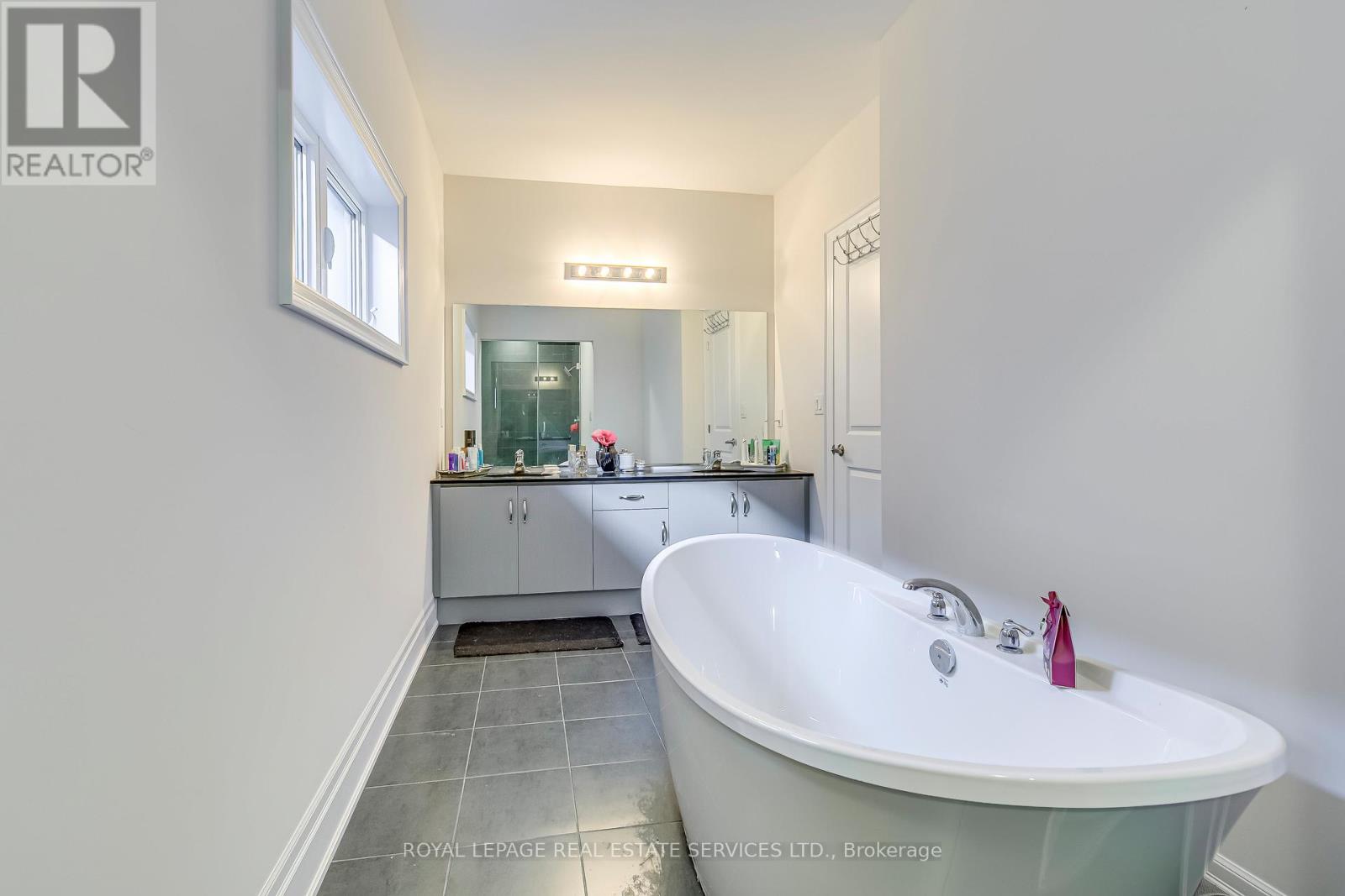 1367 Pelican Passage, Oakville, Ontario  L6H 7Z9 - Photo 18 - W12821684