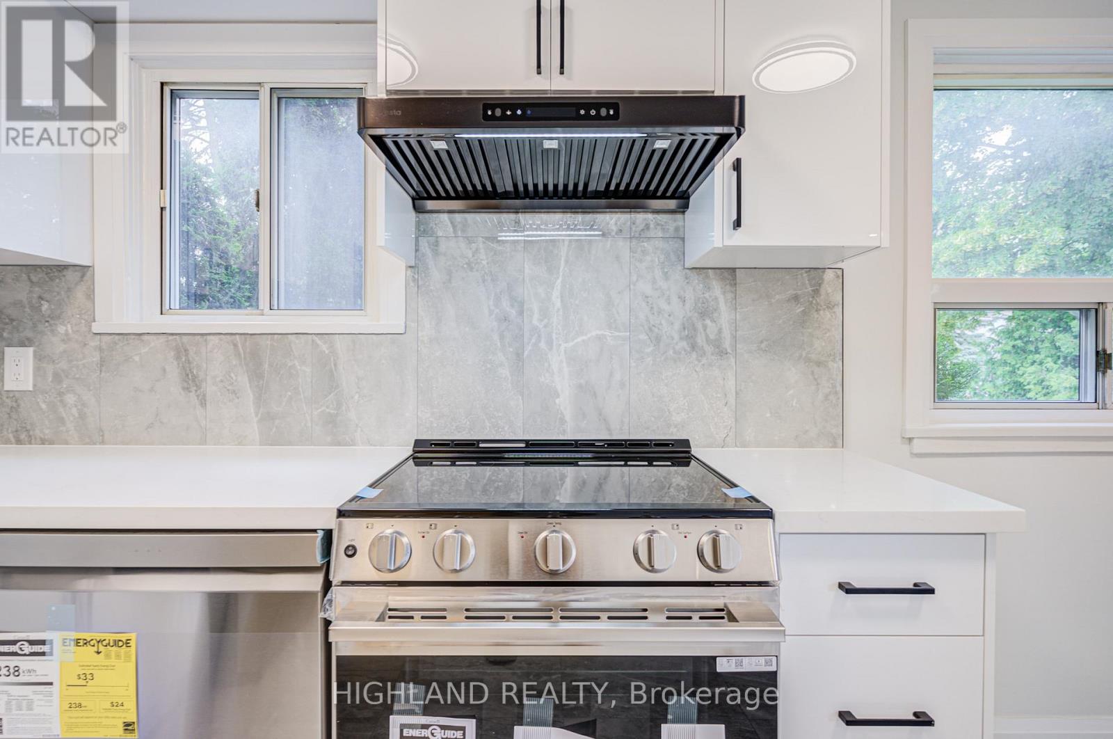 38 Esmond Crescent, Toronto, Ontario  M9W 1T4 - Photo 10 - W12821688