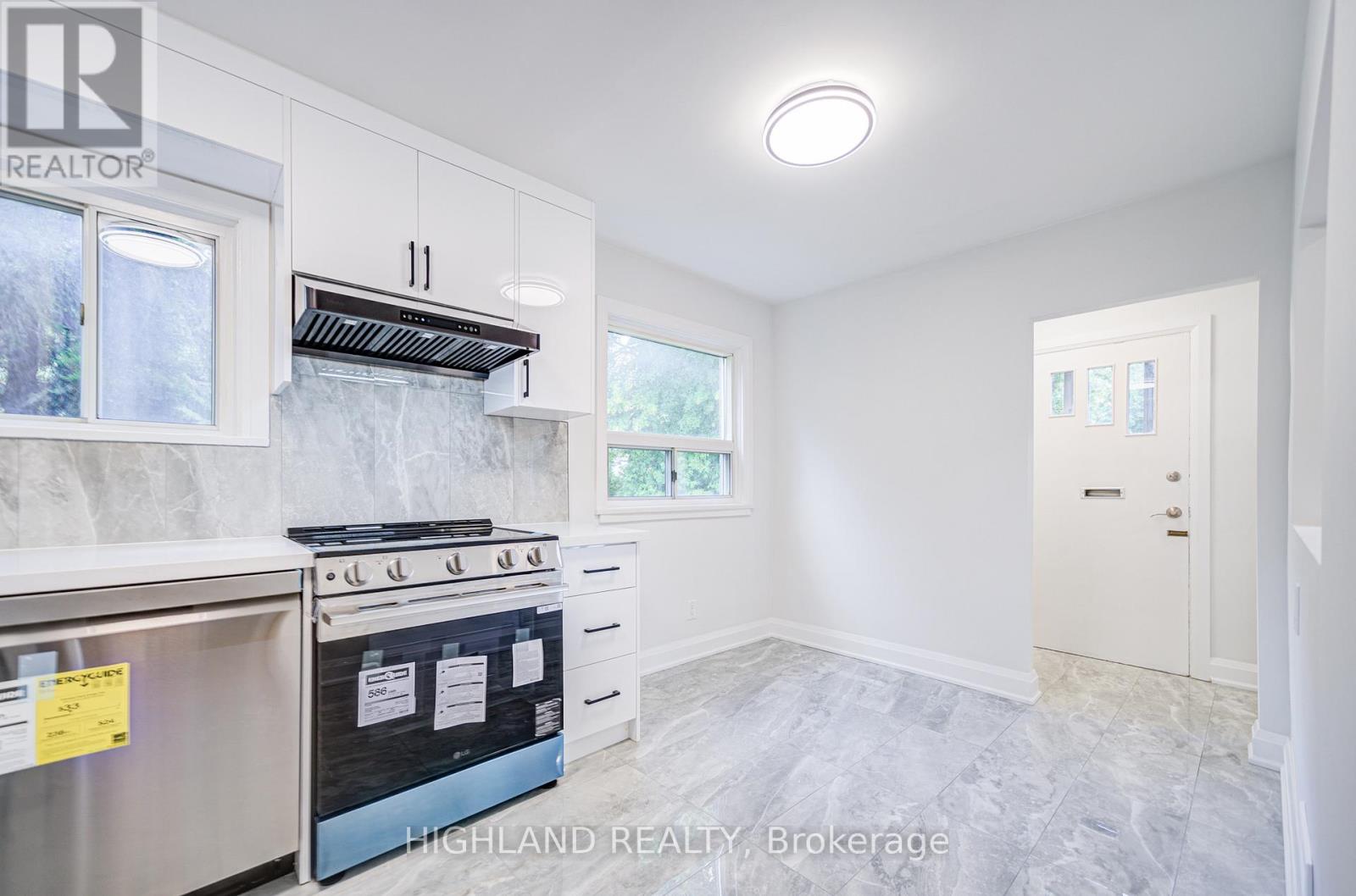 38 Esmond Crescent, Toronto, Ontario  M9W 1T4 - Photo 11 - W12821688