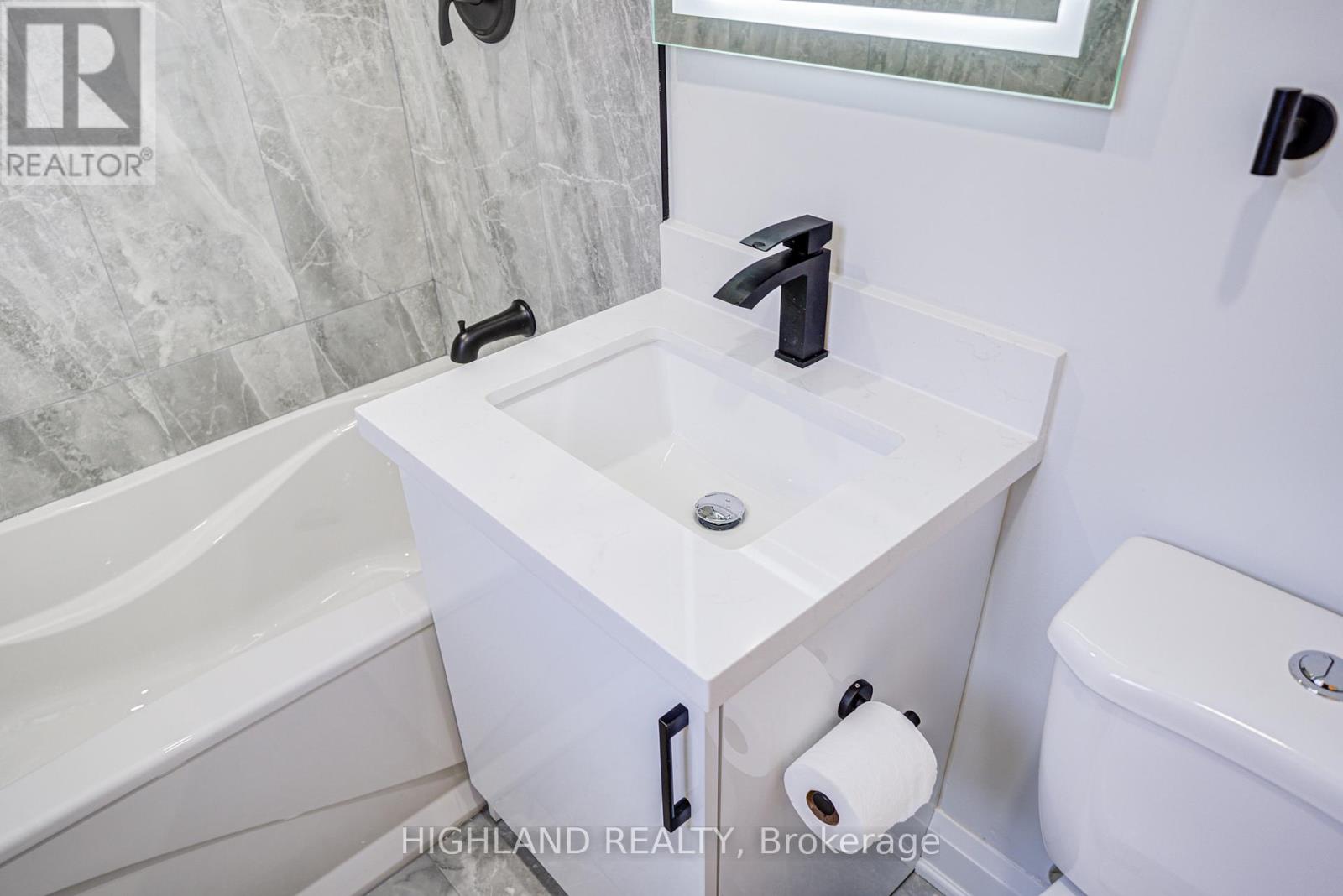 38 Esmond Crescent, Toronto, Ontario  M9W 1T4 - Photo 19 - W12821688