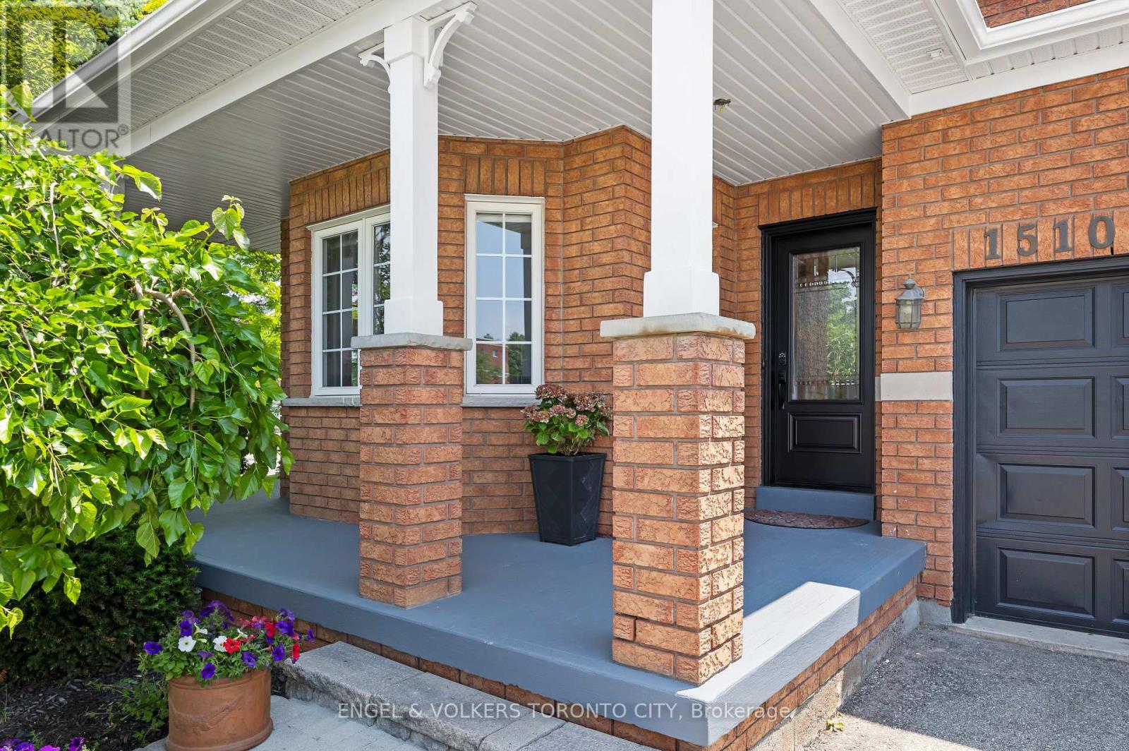 1510 Samuelson Circle, Mississauga, Ontario  L5N 8A2 - Photo 2 - W12821706