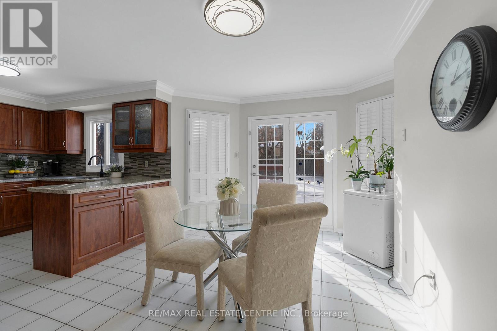 38 Sapphire Crescent, Brampton, Ontario  L6Z 4M4 - Photo 11 - W12821710