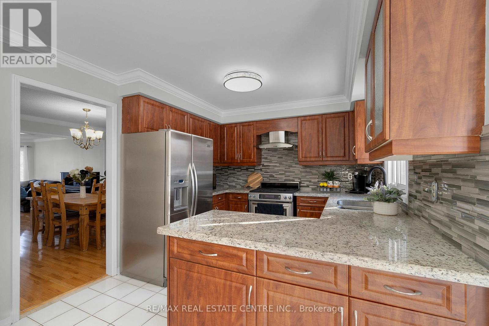 38 Sapphire Crescent, Brampton, Ontario  L6Z 4M4 - Photo 12 - W12821710