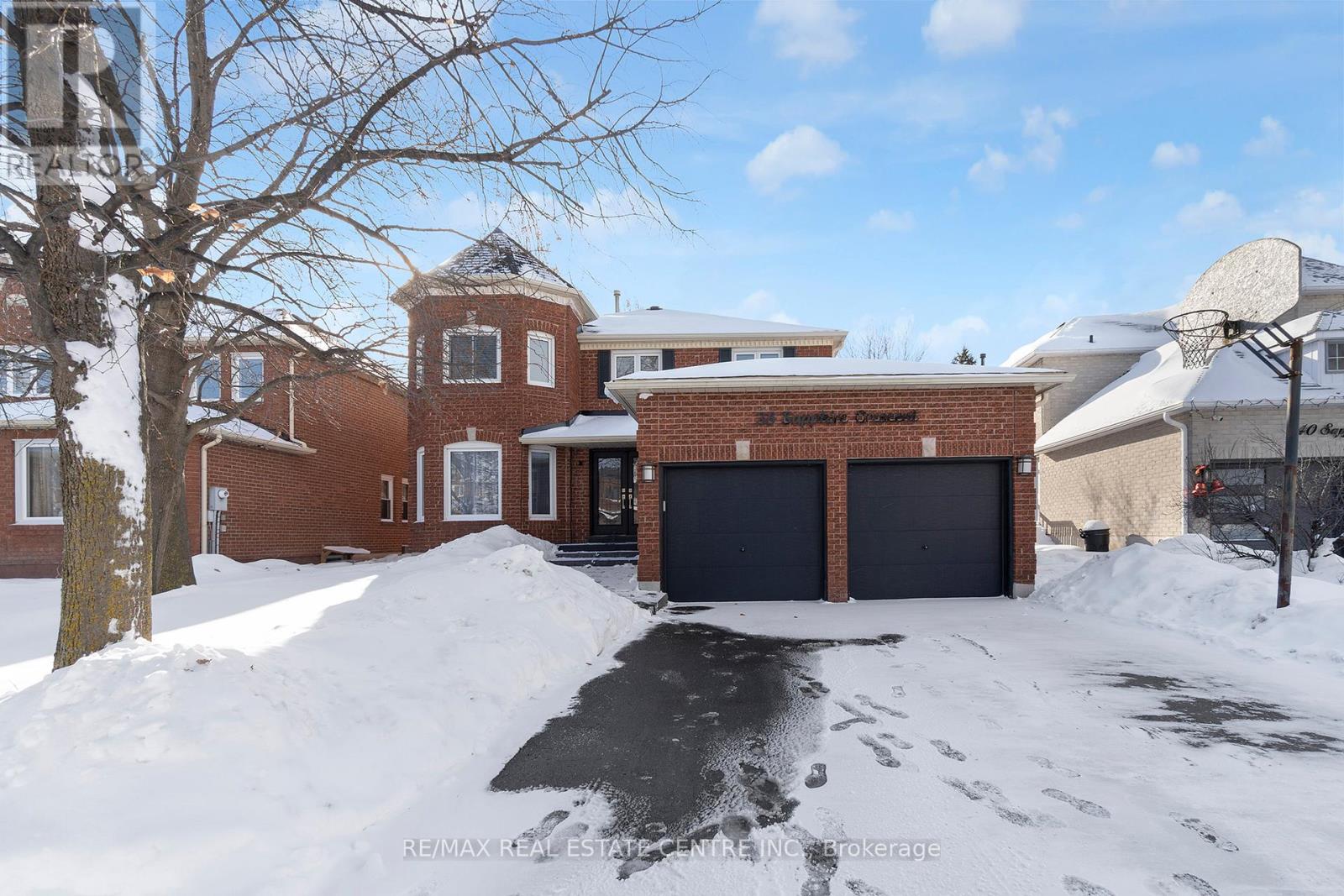 38 Sapphire Crescent, Brampton, Ontario  L6Z 4M4 - Photo 3 - W12821710