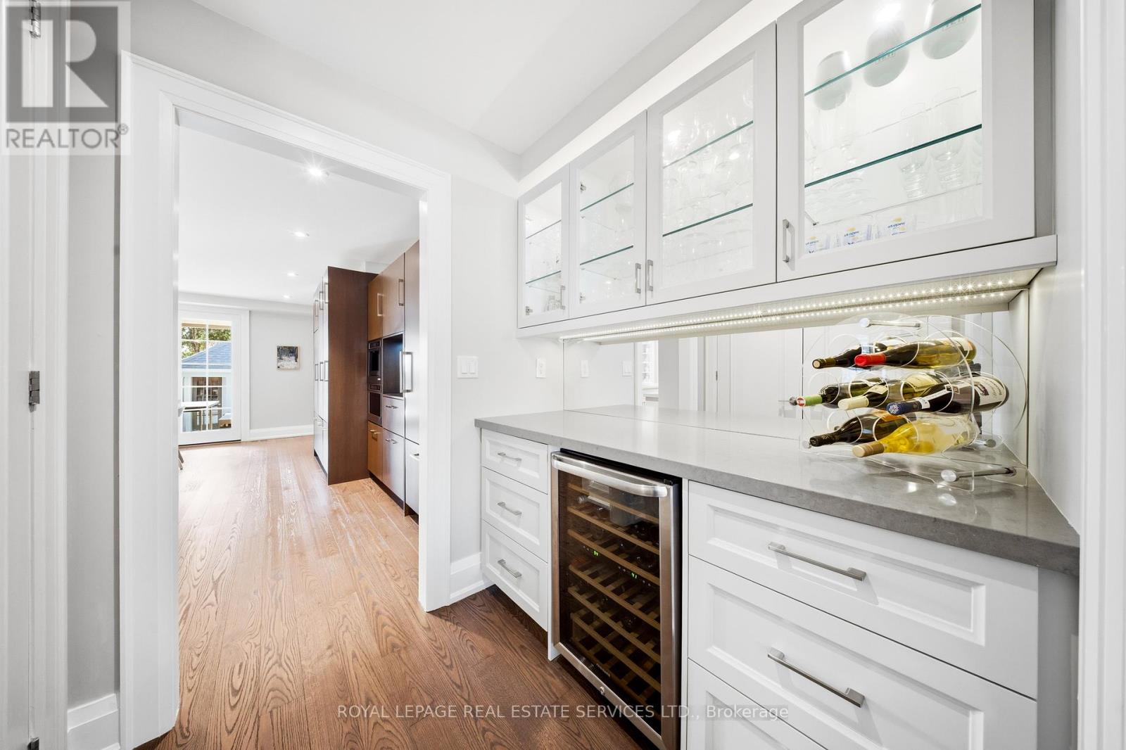 82 Dunedin Drive, Toronto, Ontario  M8X 2K5 - Photo 10 - W12821714