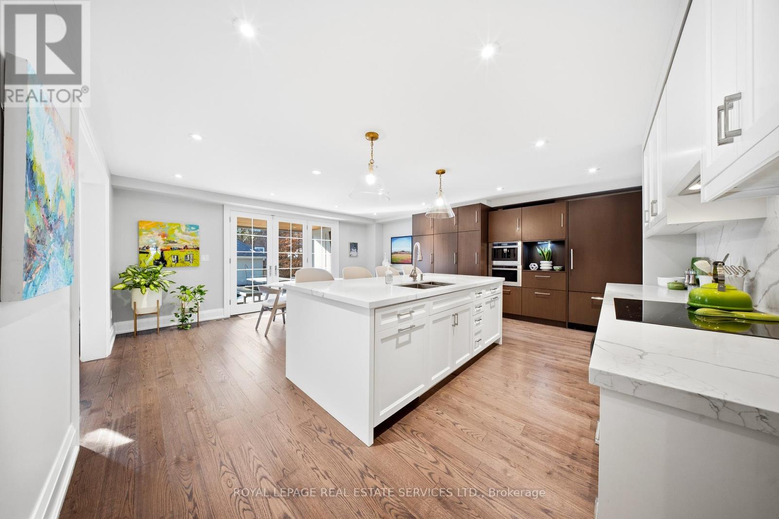 82 Dunedin Drive, Toronto, Ontario  M8X 2K5 - Photo 11 - W12821714