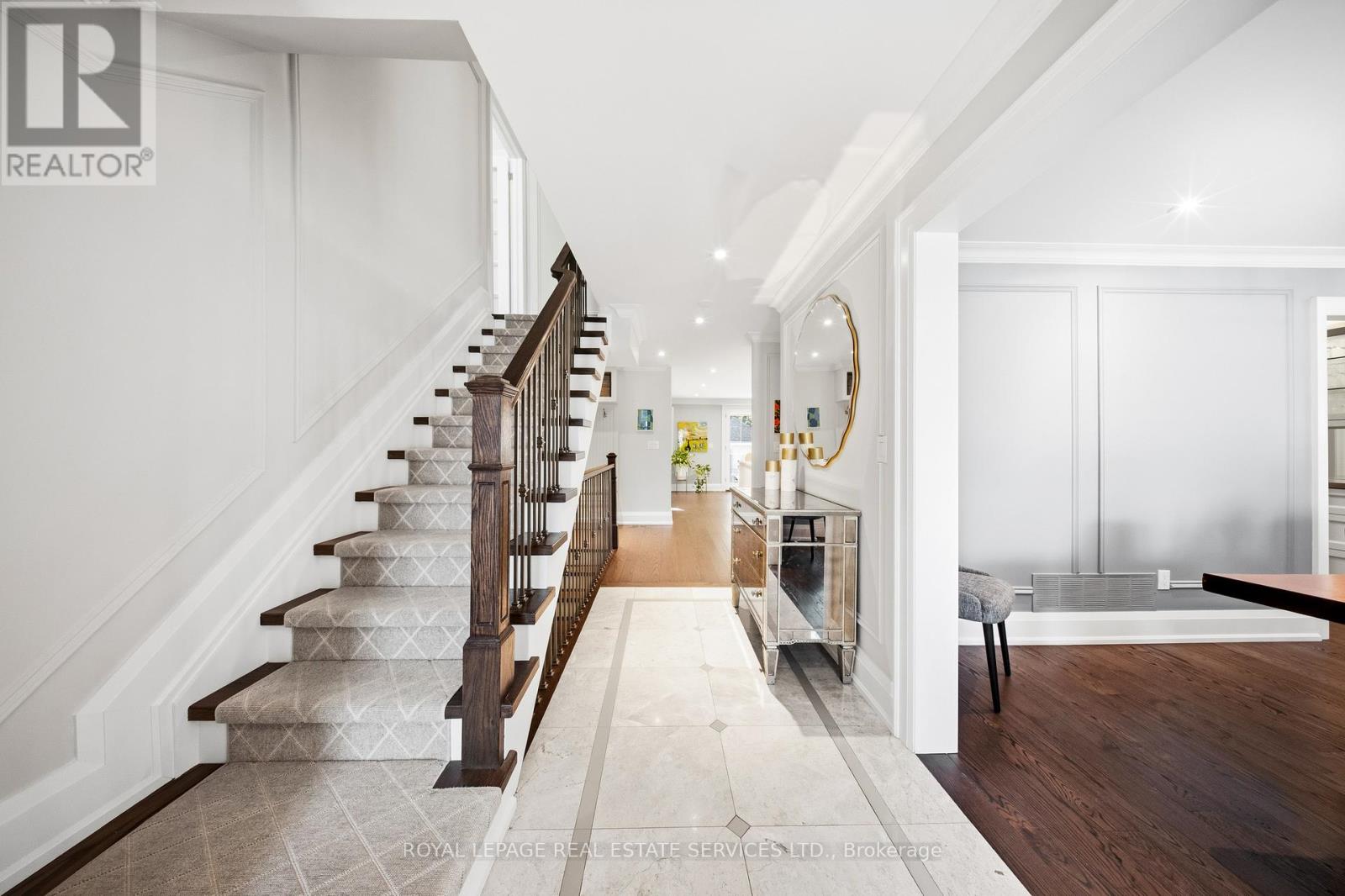 82 Dunedin Drive, Toronto, Ontario  M8X 2K5 - Photo 2 - W12821714