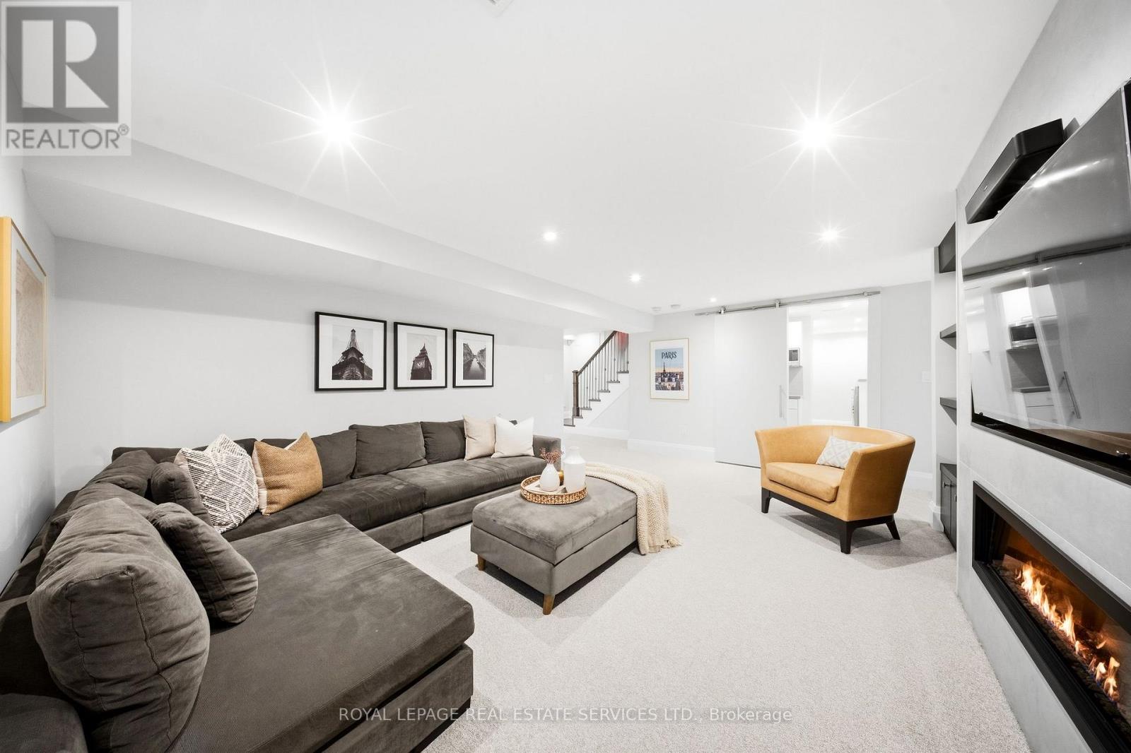 82 Dunedin Drive, Toronto, Ontario  M8X 2K5 - Photo 37 - W12821714