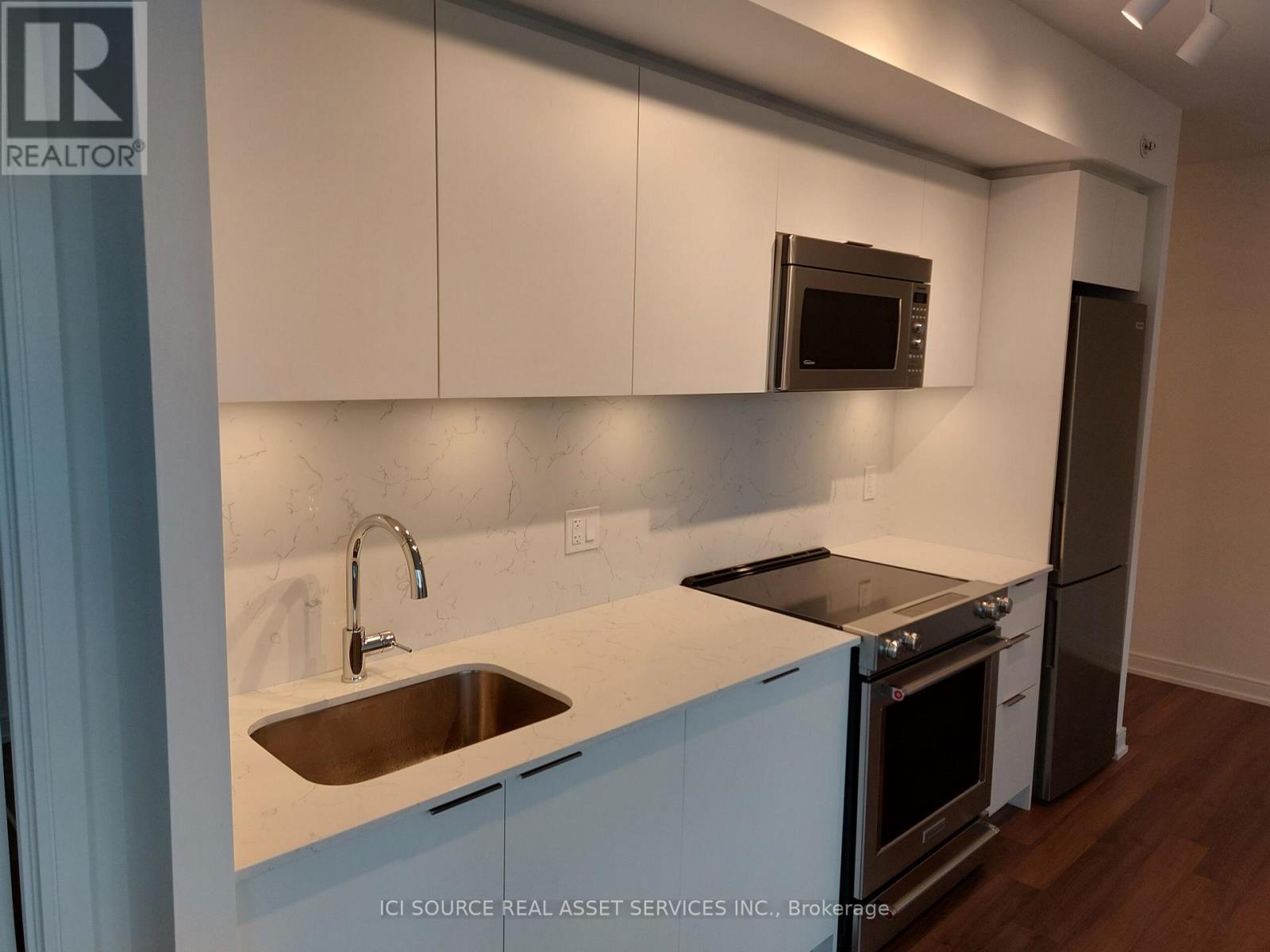 1304 - 30 Samuel Wood Way, Toronto, Ontario  M9B 0C9 - Photo 4 - W12821718