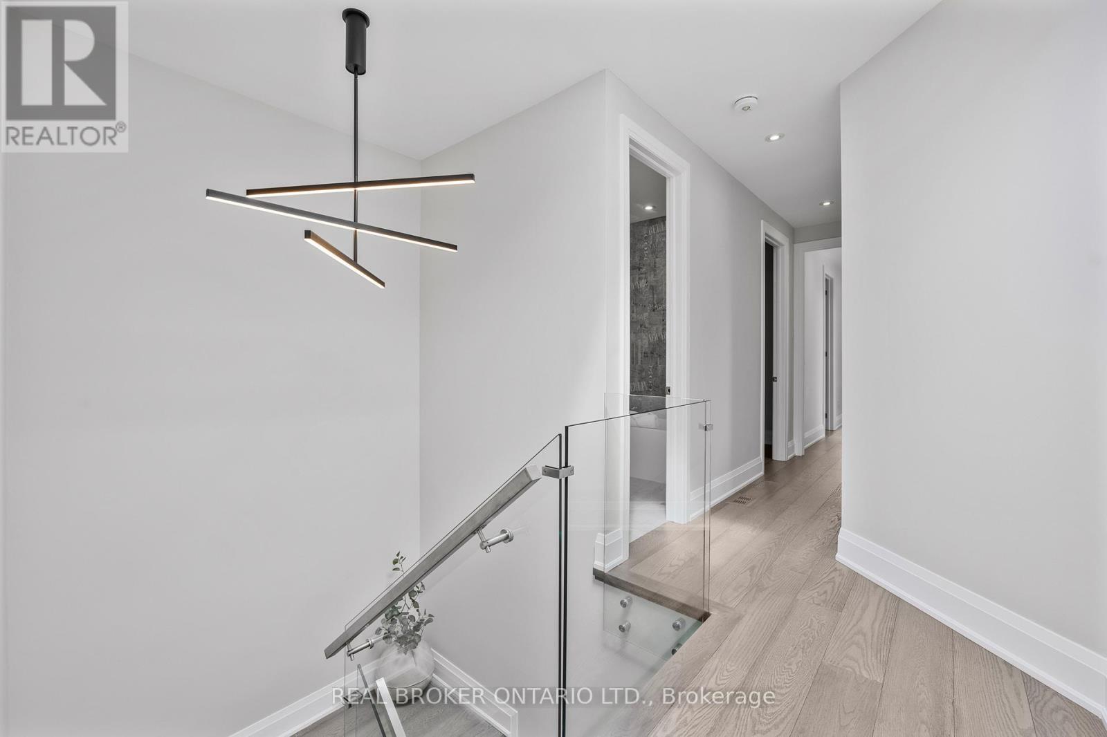 9a Maple Avenue N, Mississauga, Ontario  L5H 2R9 - Photo 17 - W12821722