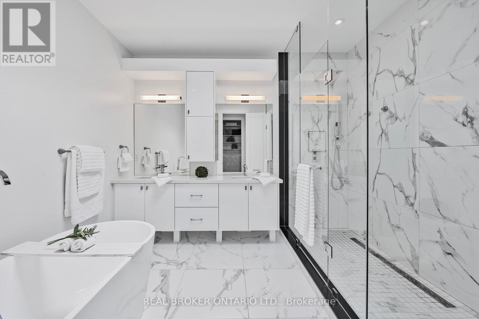 9a Maple Avenue N, Mississauga, Ontario  L5H 2R9 - Photo 22 - W12821722