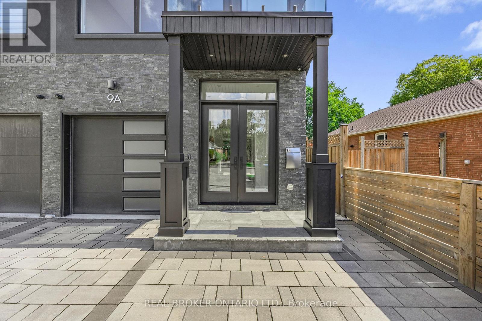 9a Maple Avenue N, Mississauga, Ontario  L5H 2R9 - Photo 3 - W12821722