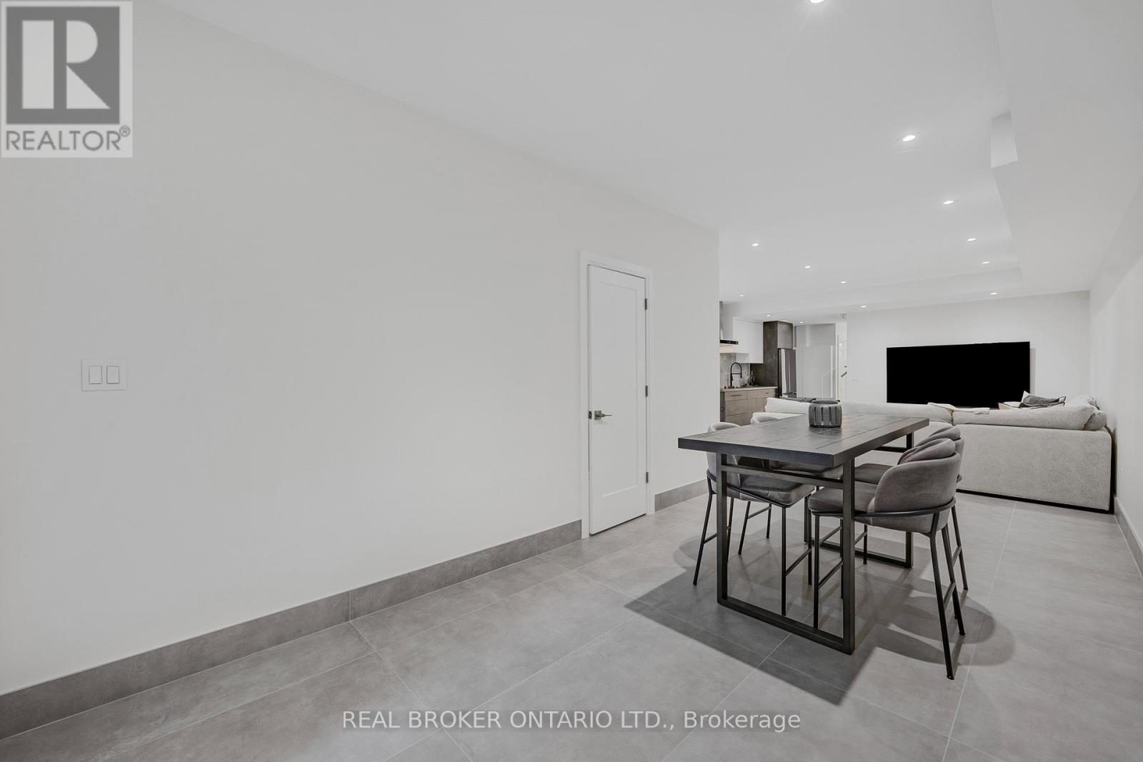 9a Maple Avenue N, Mississauga, Ontario  L5H 2R9 - Photo 41 - W12821722