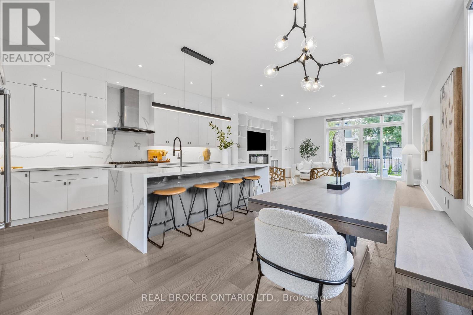 9a Maple Avenue N, Mississauga, Ontario  L5H 2R9 - Photo 7 - W12821722