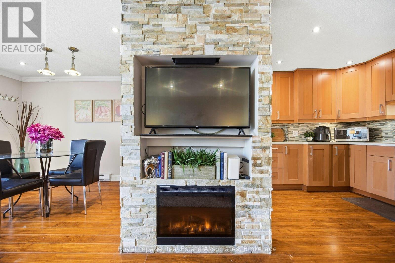 222 - 1055 Dundas Street E, Mississauga, Ontario  L4Y 3X6 - Photo 13 - W12821726