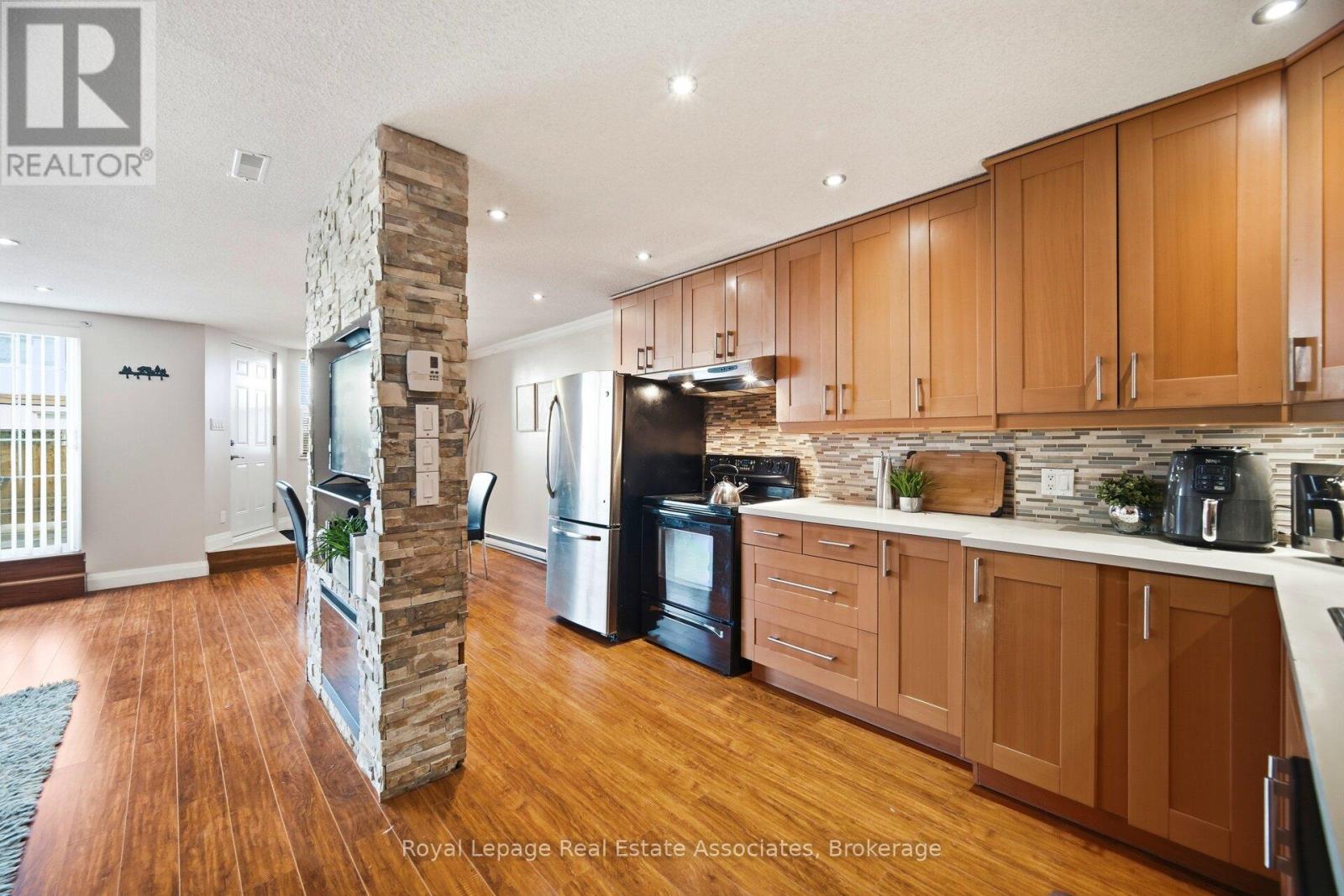 222 - 1055 Dundas Street E, Mississauga, Ontario  L4Y 3X6 - Photo 16 - W12821726