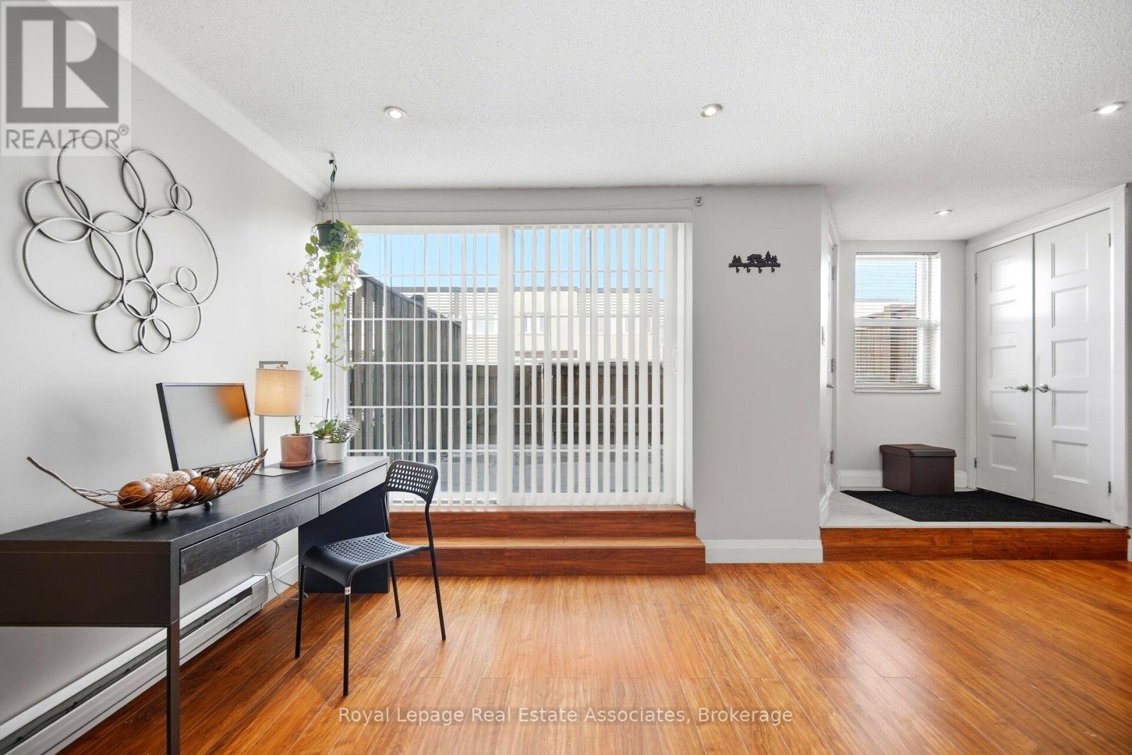 222 - 1055 Dundas Street E, Mississauga, Ontario  L4Y 3X6 - Photo 9 - W12821726