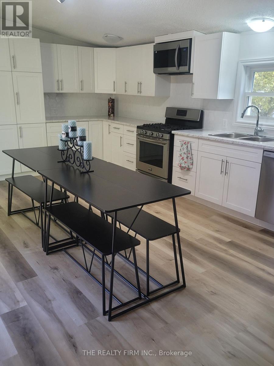 18 - 75049 Hensall Road, Huron East, Ontario  N0K 1W0 - Photo 5 - X12399152