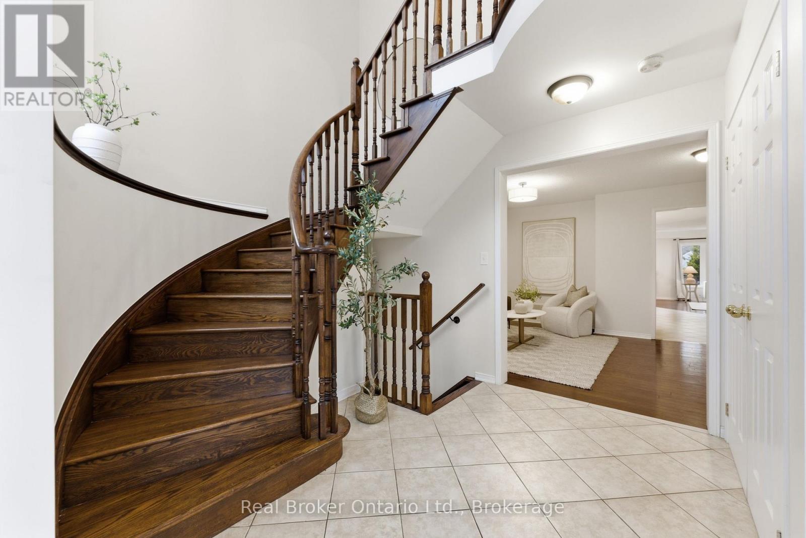 4637 Ashlar Crescent, Burlington, Ontario  L7M 0J2 - Photo 4 - W12821744