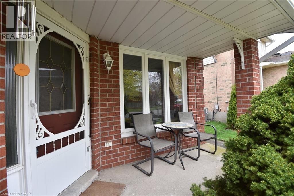 43 Niska Drive, Waterdown, Ontario  L0R 2H3 - Photo 2 - 40807875