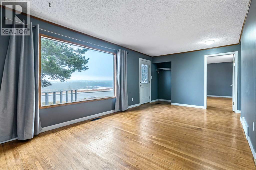 30 Crescent Road E, Okotoks, Alberta  T1S 1G4 - Photo 6 - A2271455