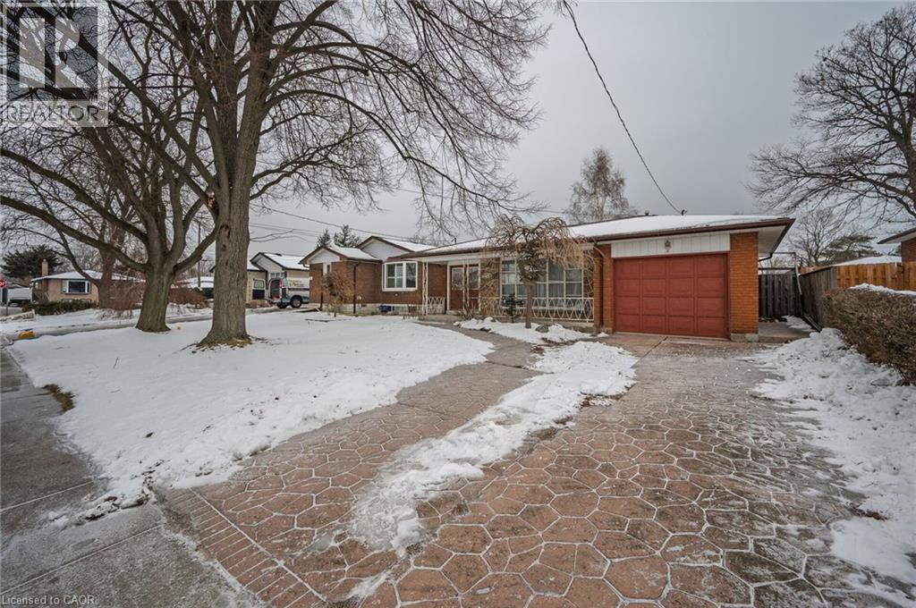 11 CRYSTAL Court, Hamilton, Ontario