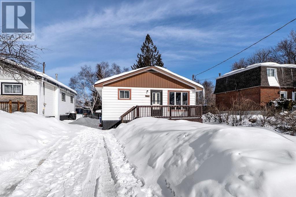 1990 Kenwood, Greater Sudbury, Ontario  P3B 1Z9 - Photo 2 - 2126528