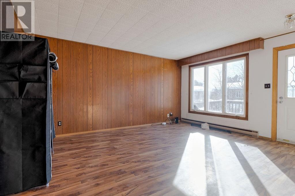 1990 Kenwood, Greater Sudbury, Ontario  P3B 1Z9 - Photo 3 - 2126528