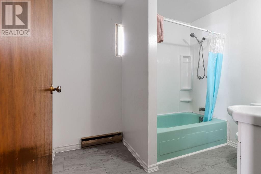 1990 Kenwood, Greater Sudbury, Ontario  P3B 1Z9 - Photo 8 - 2126528