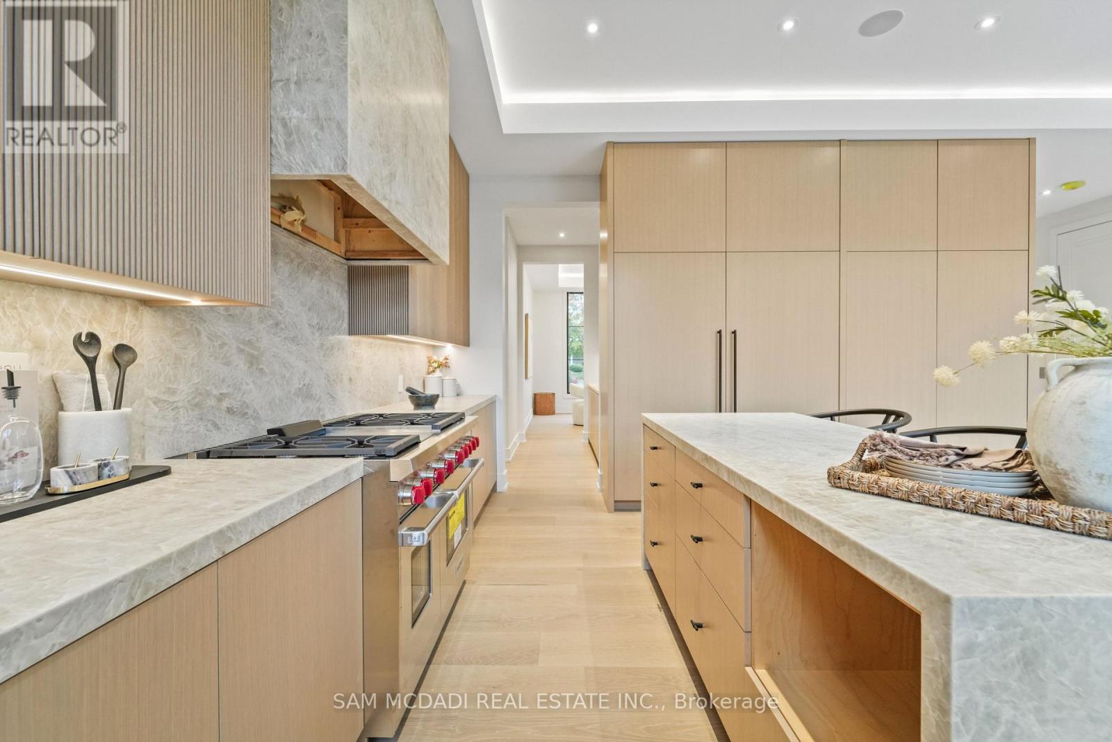 152 Third Line, Oakville, Ontario  L6L 3Z8 - Photo 11 - W12821740