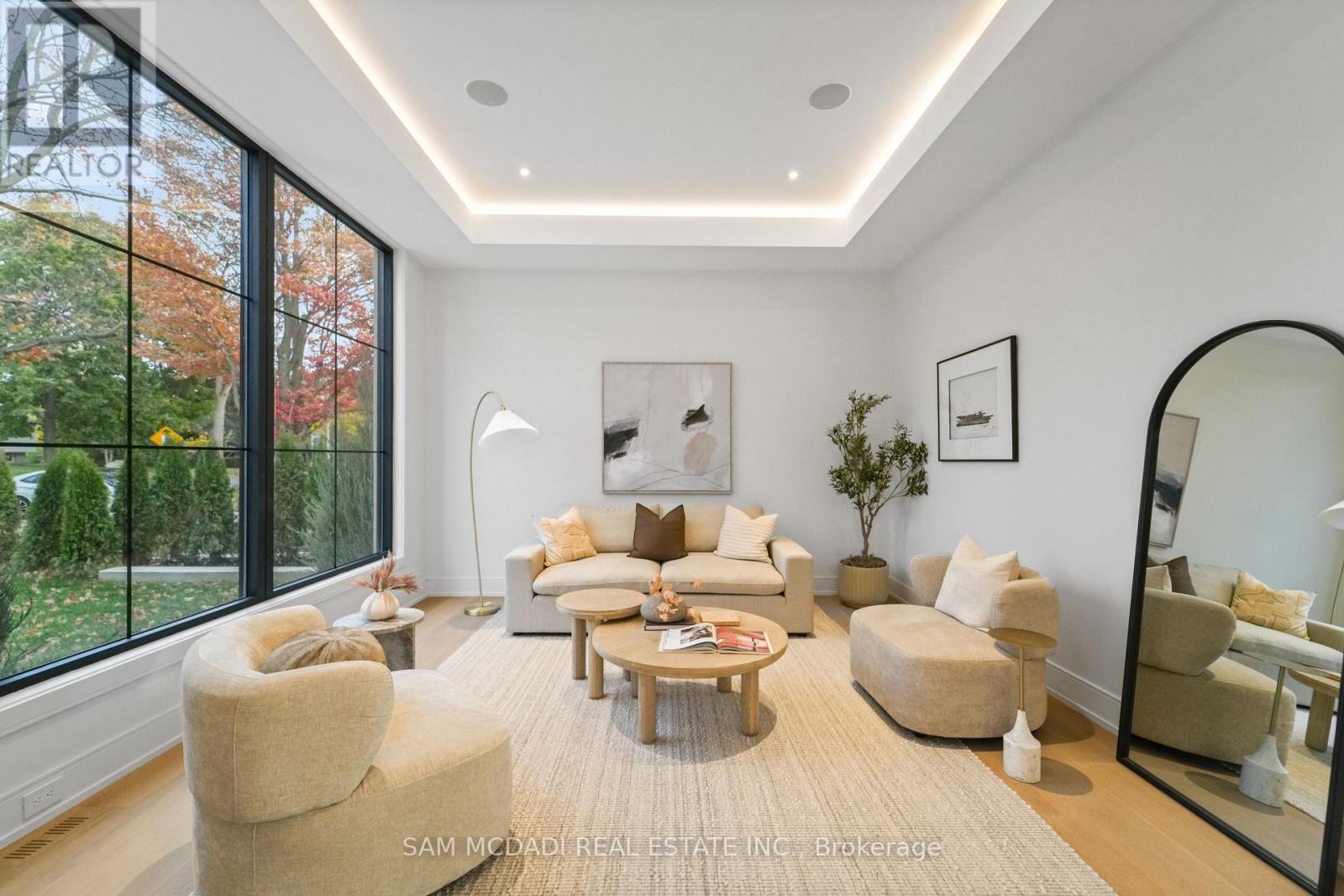 152 Third Line, Oakville, Ontario  L6L 3Z8 - Photo 3 - W12821740