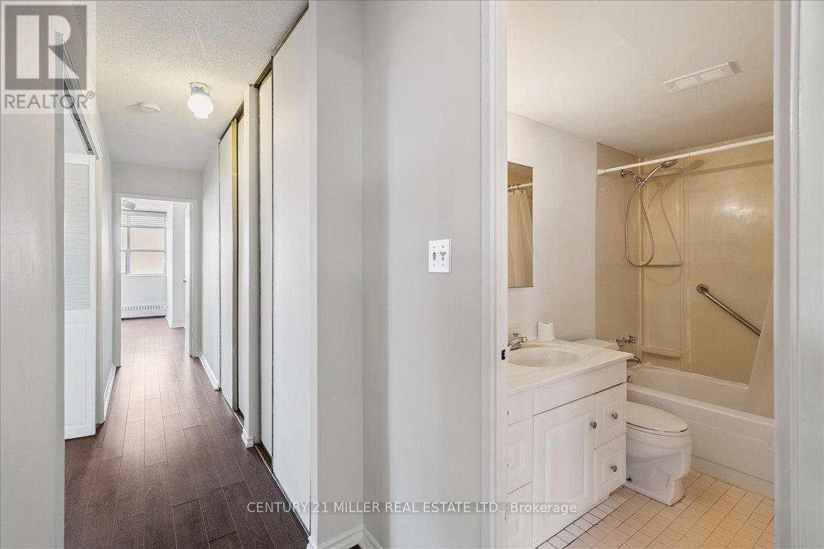 605 - 2263 Marine Drive, Oakville, Ontario  L6L 5K1 - Photo 15 - W12821754