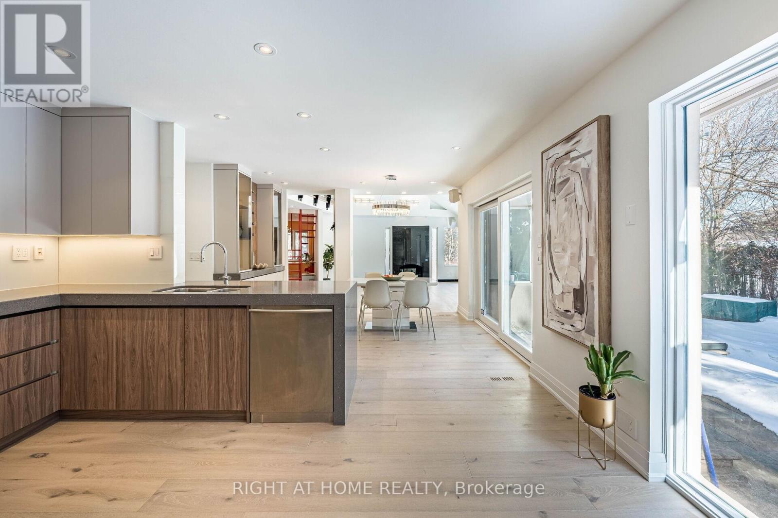 1 Friars Lane, Toronto, Ontario  M9A 1T6 - Photo 14 - W12821764