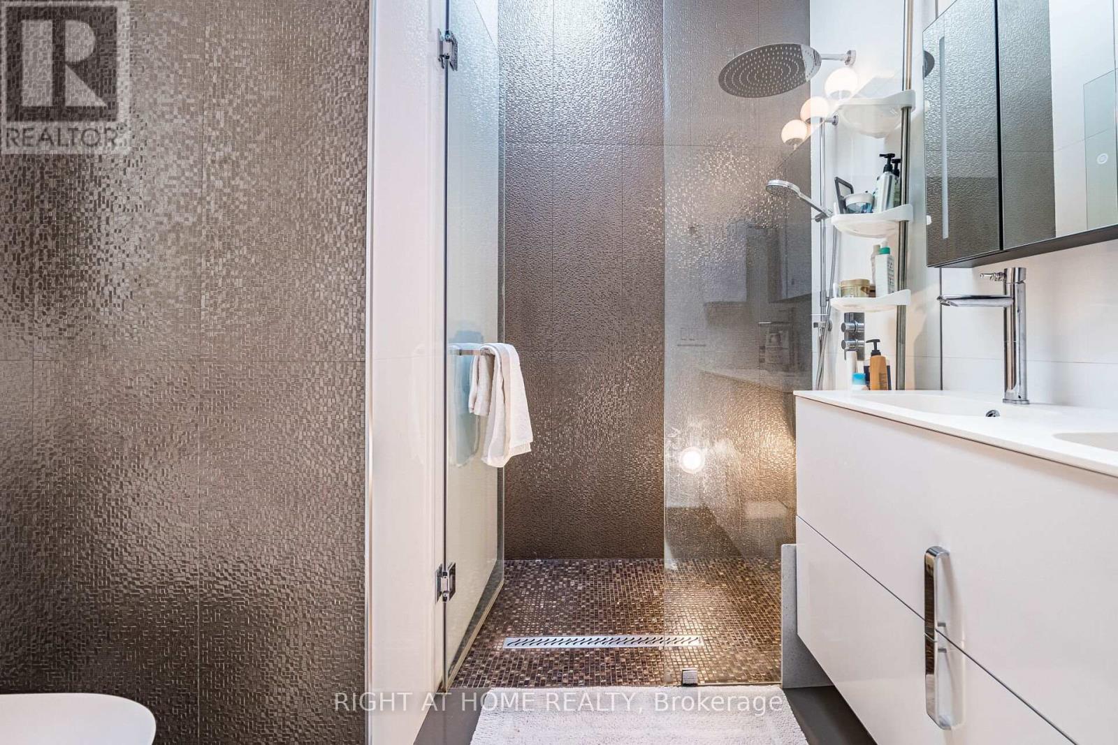 1 Friars Lane, Toronto, Ontario  M9A 1T6 - Photo 29 - W12821764