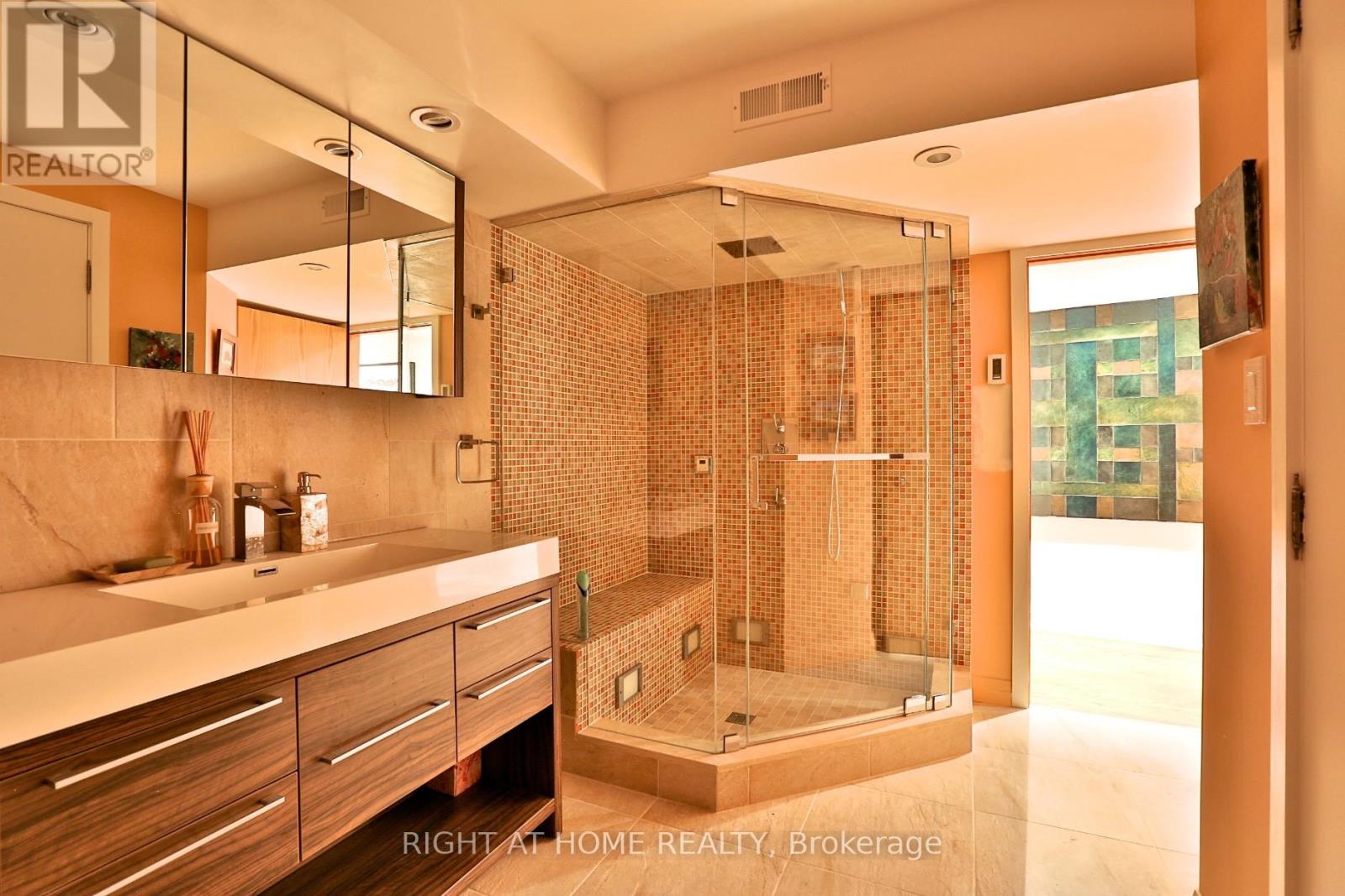 1 Friars Lane, Toronto, Ontario  M9A 1T6 - Photo 36 - W12821764