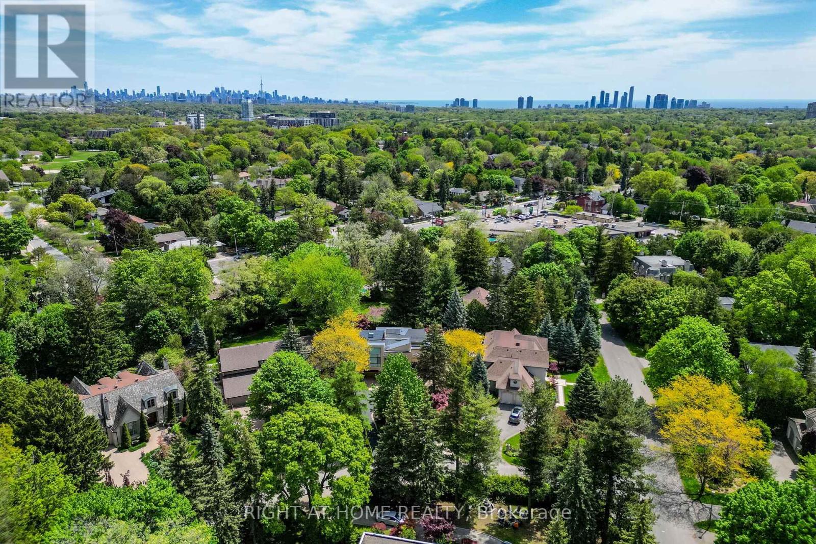 1 Friars Lane, Toronto, Ontario  M9A 1T6 - Photo 5 - W12821764