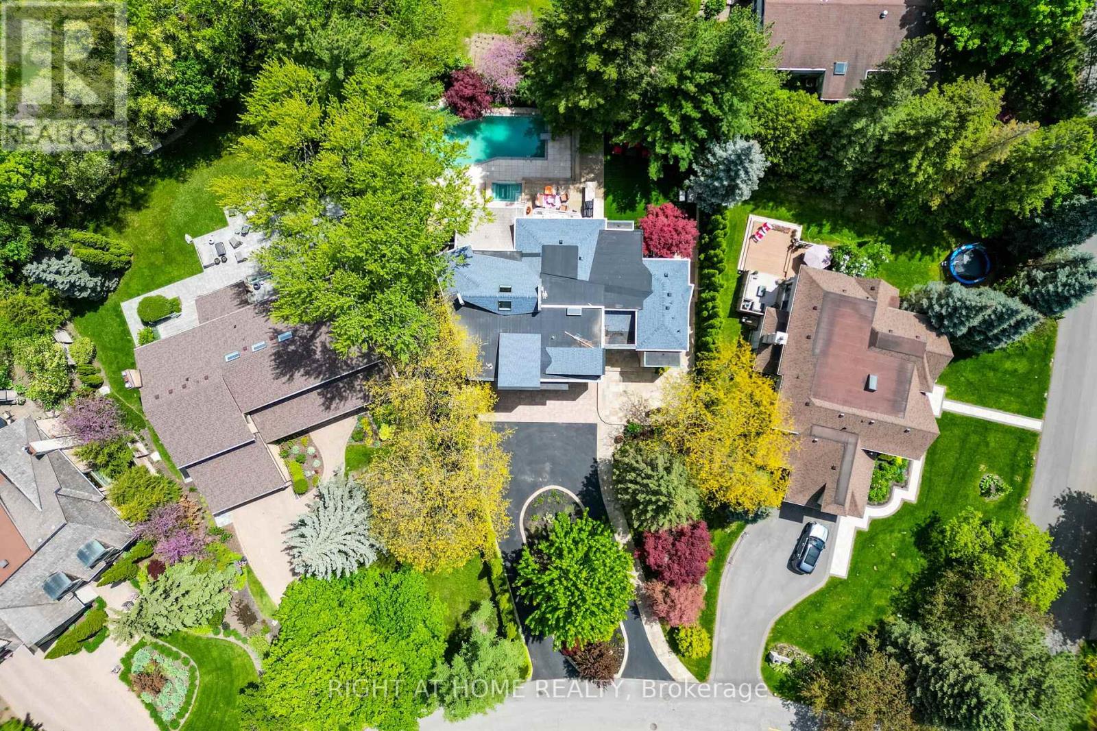 1 Friars Lane, Toronto, Ontario  M9A 1T6 - Photo 6 - W12821764